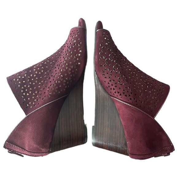 Violet and Red laser cut wedge Style: Sasha new with tags, size 8M - Picture 3 of 15